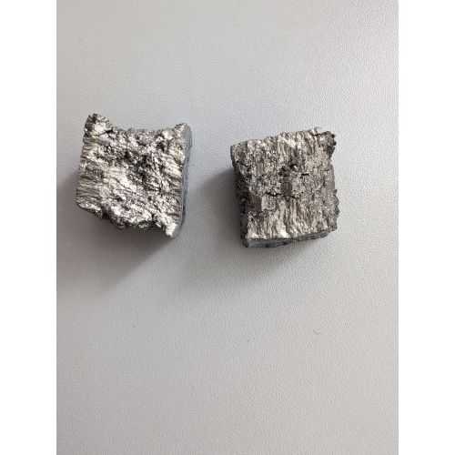 Gadolinium metaalelement 64 Gd stukjes 99,95% Zeldzame metalen Klontjes